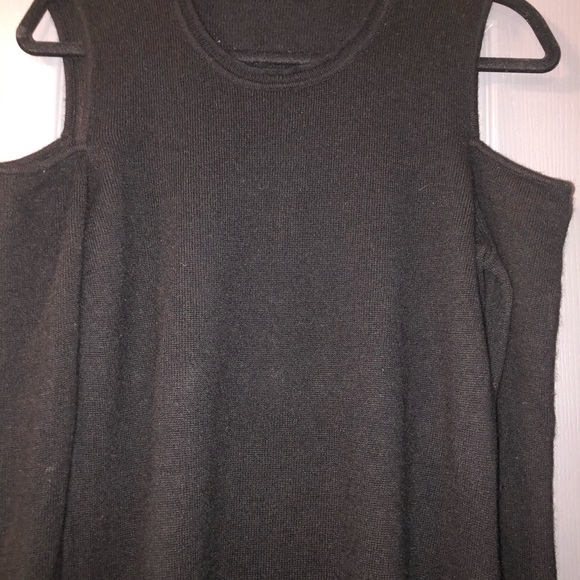 Jones New York.  Cold shoulder black knit dress - Picture 6 of 7